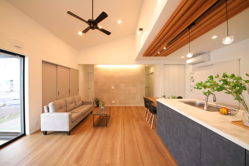 モダンな外観と回遊動線が叶える、ほっとする平屋暮らし