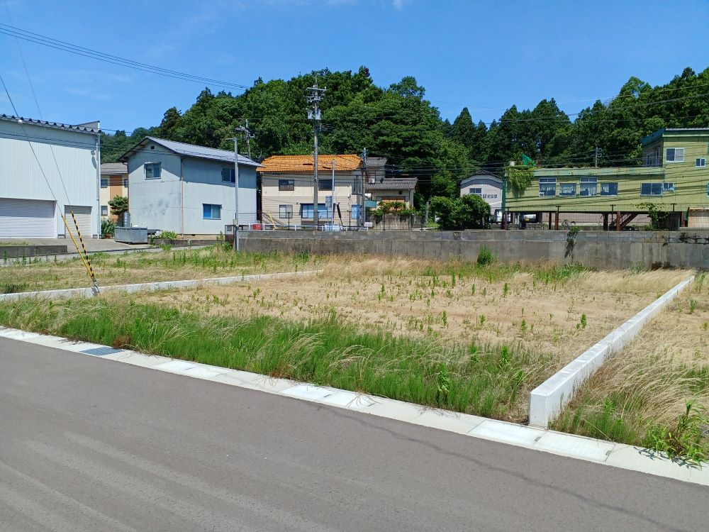 【B区画】ロイヤルガーデン東敷地 JR・IR加賀温泉駅まで車で4分(2km)の好立地!当社売主の為仲介手数料不要!